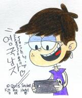 2016 artist:komi114 character:luna_loud dialogue holding_object korean looking_down phone smiling solo text // 869x1039 // 231.3KB